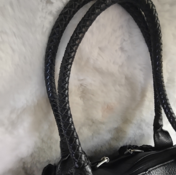 Adrienne Vittadini Handbag Black. - Picture 16 of 16